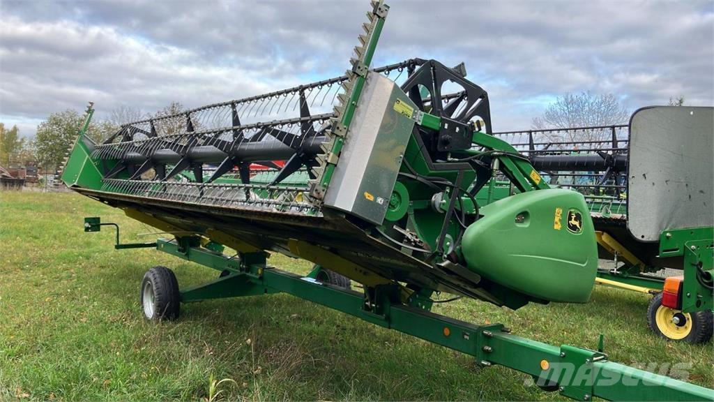 John Deere C 670 Ražas novākšanas kombaini