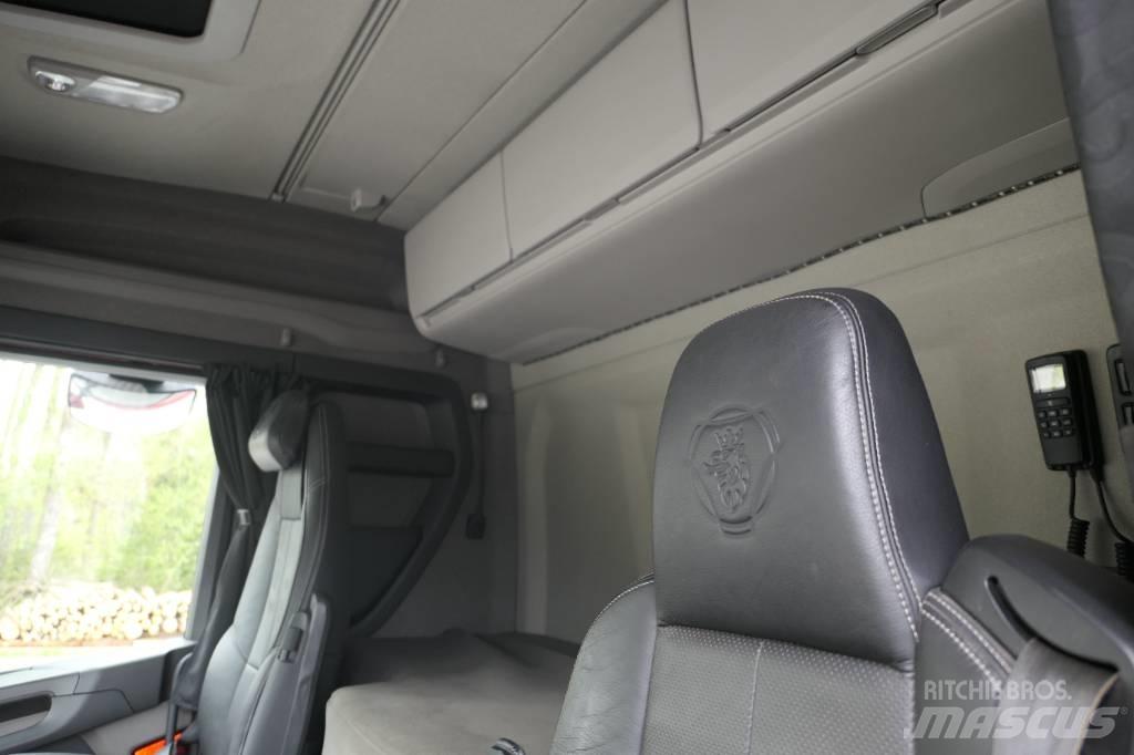 Scania R500 B6x2*4NB Treileri ar āķi