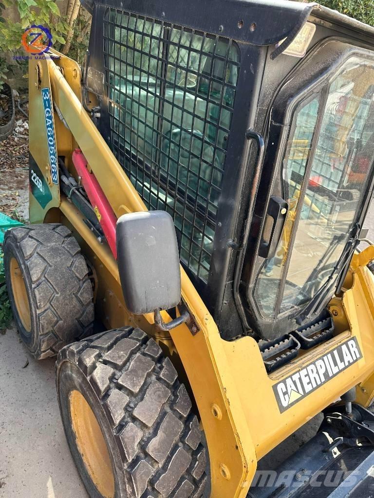 CAT 226 B Lietoti riteņu kompaktiekrāvēji