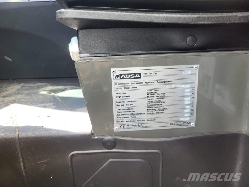 Ausa T235H Teleskopiskie riteņu iekrāvēji