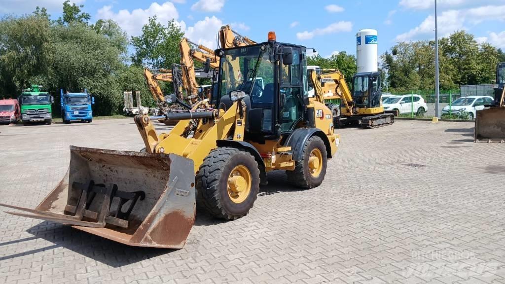 CAT 907 M Iekrāvēji uz riteņiem