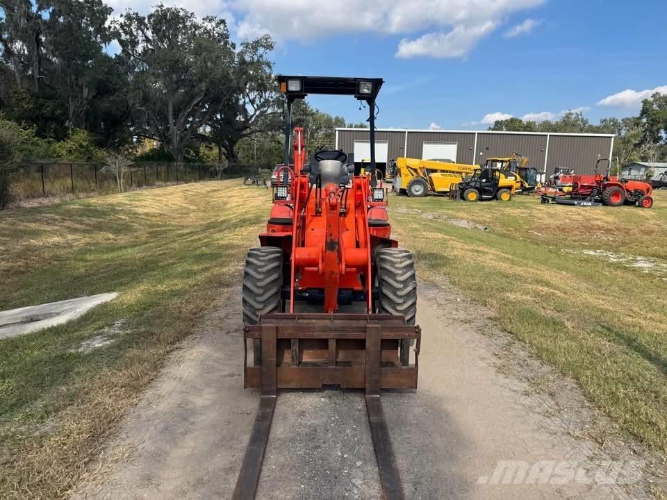 Kubota R 420 Iekrāvēji uz riteņiem