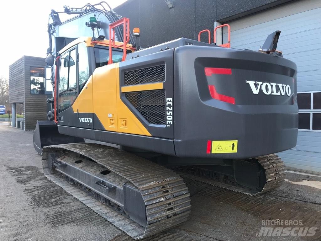 Volvo EC 250 E Kāpurķēžu ekskavatori
