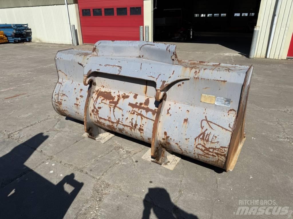 CASE 621 D Iekrāvēji uz riteņiem