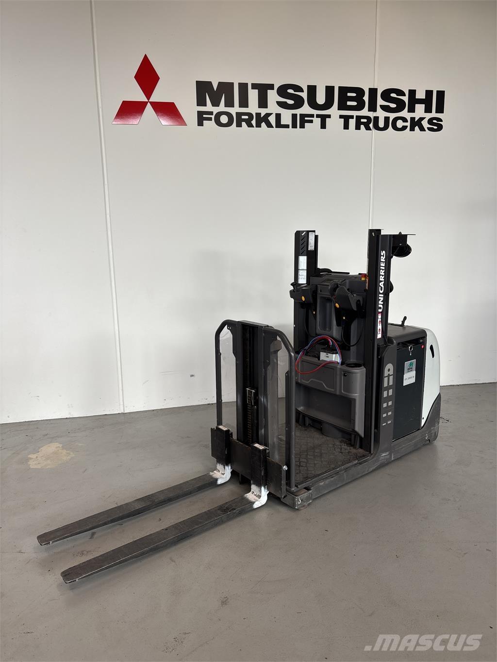 UniCarriers EPL100 Pasūtījumu savācējs mazam augstumam