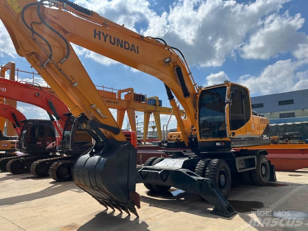 Hyundai R210W Ekskavatori uz riteņiem