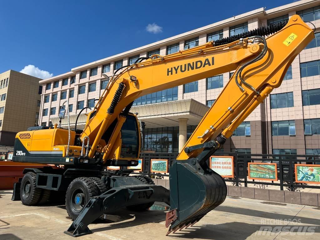 Hyundai R210W Ekskavatori uz riteņiem