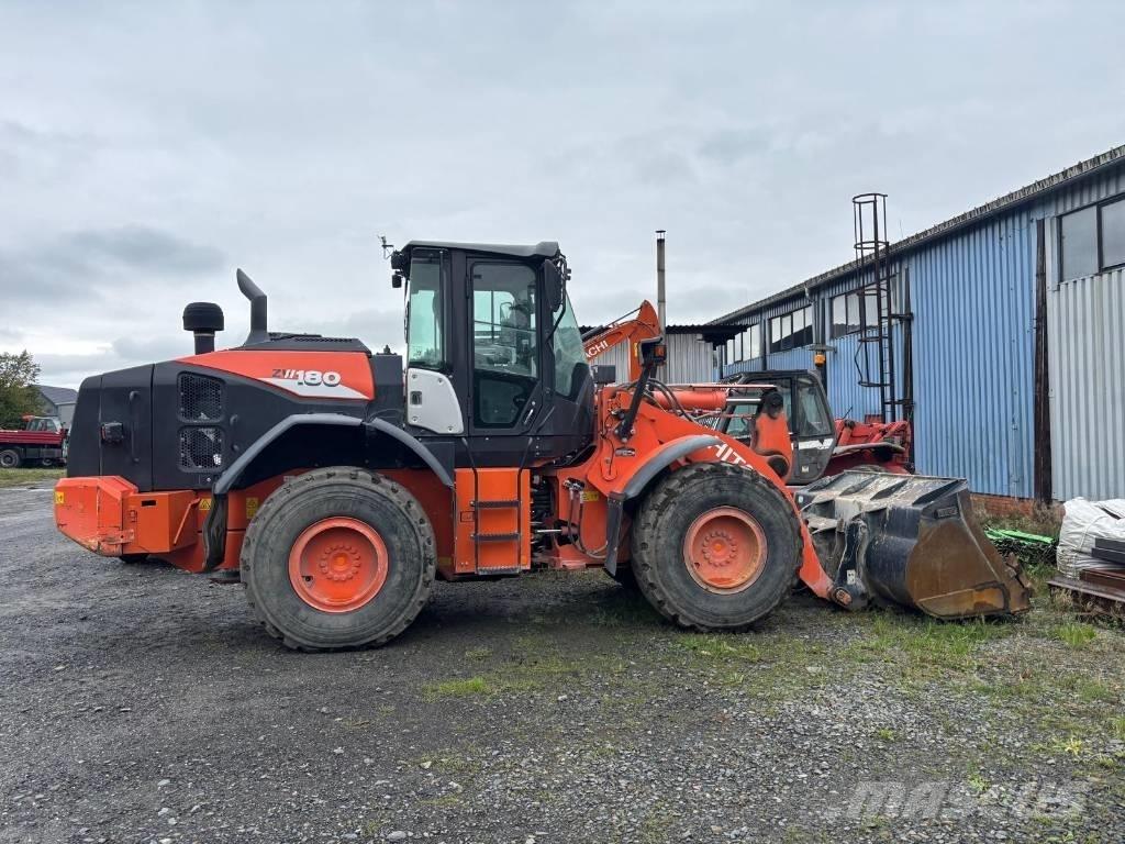 Hitachi ZW180-6 Iekrāvēji uz riteņiem