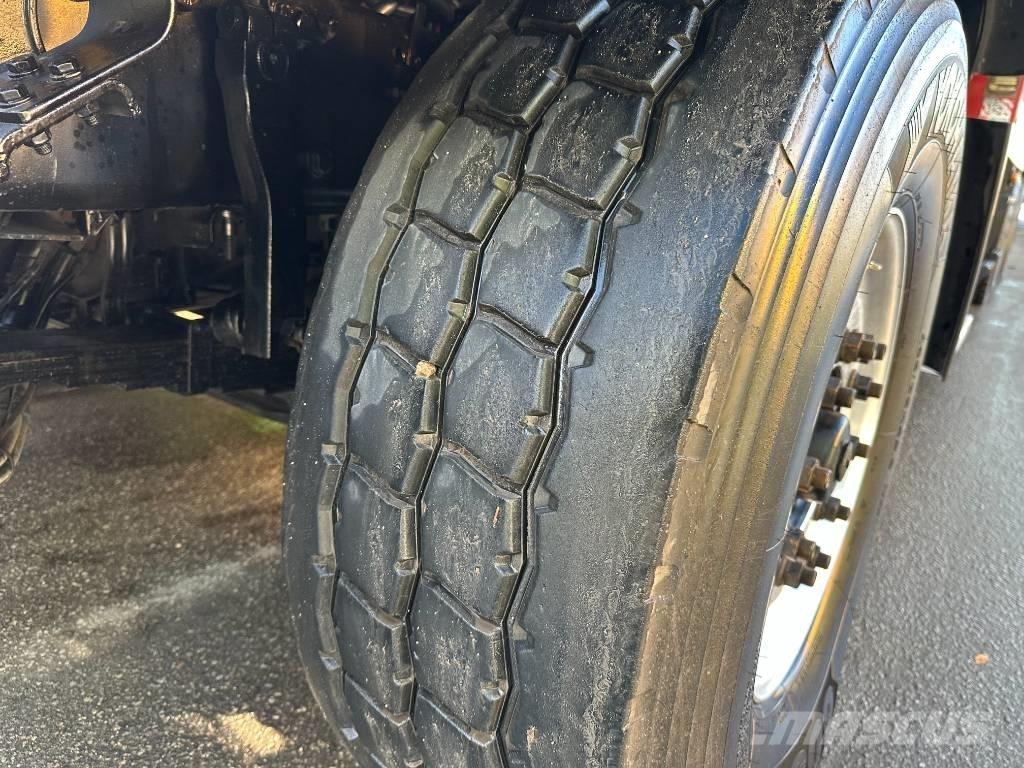 Freightliner 114 SD Kombinētās vakumsūkņa mašīnas
