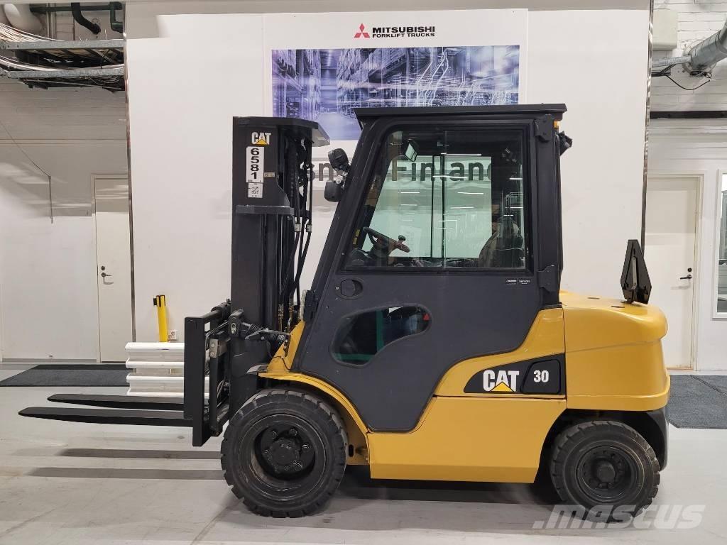 CAT DP 30 N Tehnika ar dīzeļa dzinēju