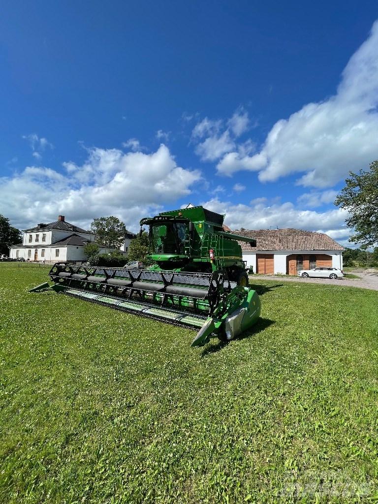John Deere T 660 i Ražas novākšanas kombaini