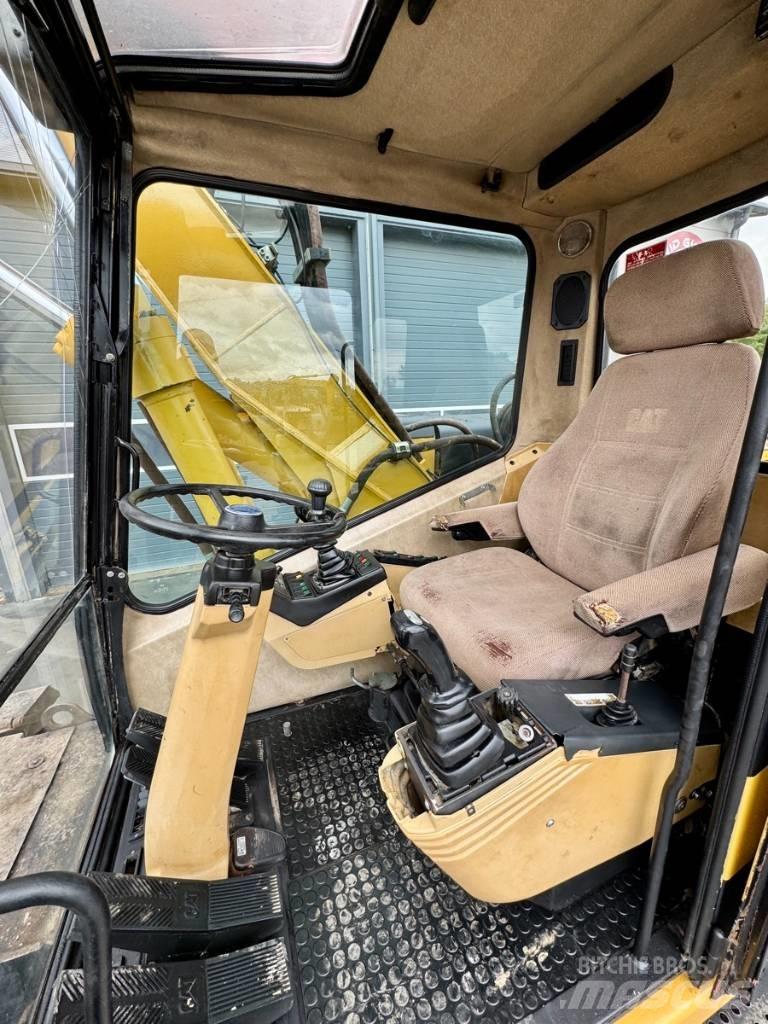 CAT M 315 Ekskavatori uz riteņiem