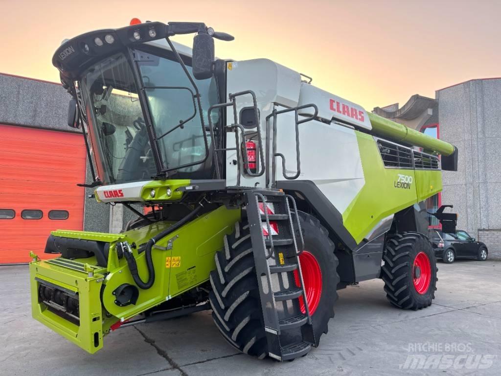 CLAAS Lexion 7500 Ražas novākšanas kombaini