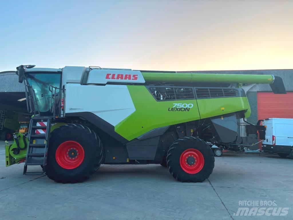 CLAAS Lexion 7500 Ražas novākšanas kombaini