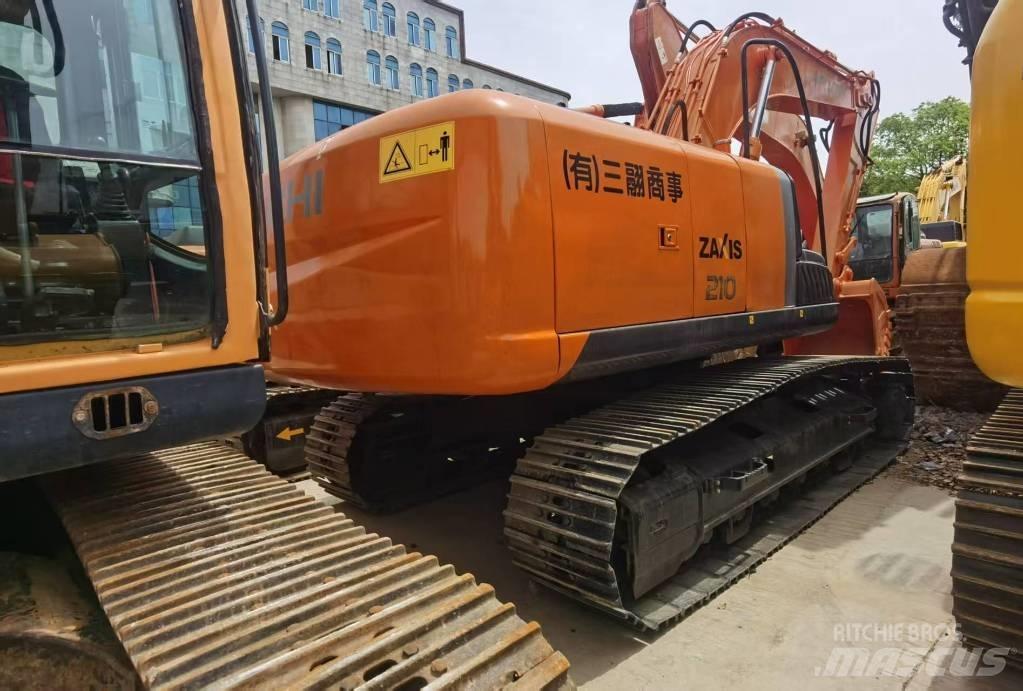 Hitachi ZX 210 Kāpurķēžu ekskavatori