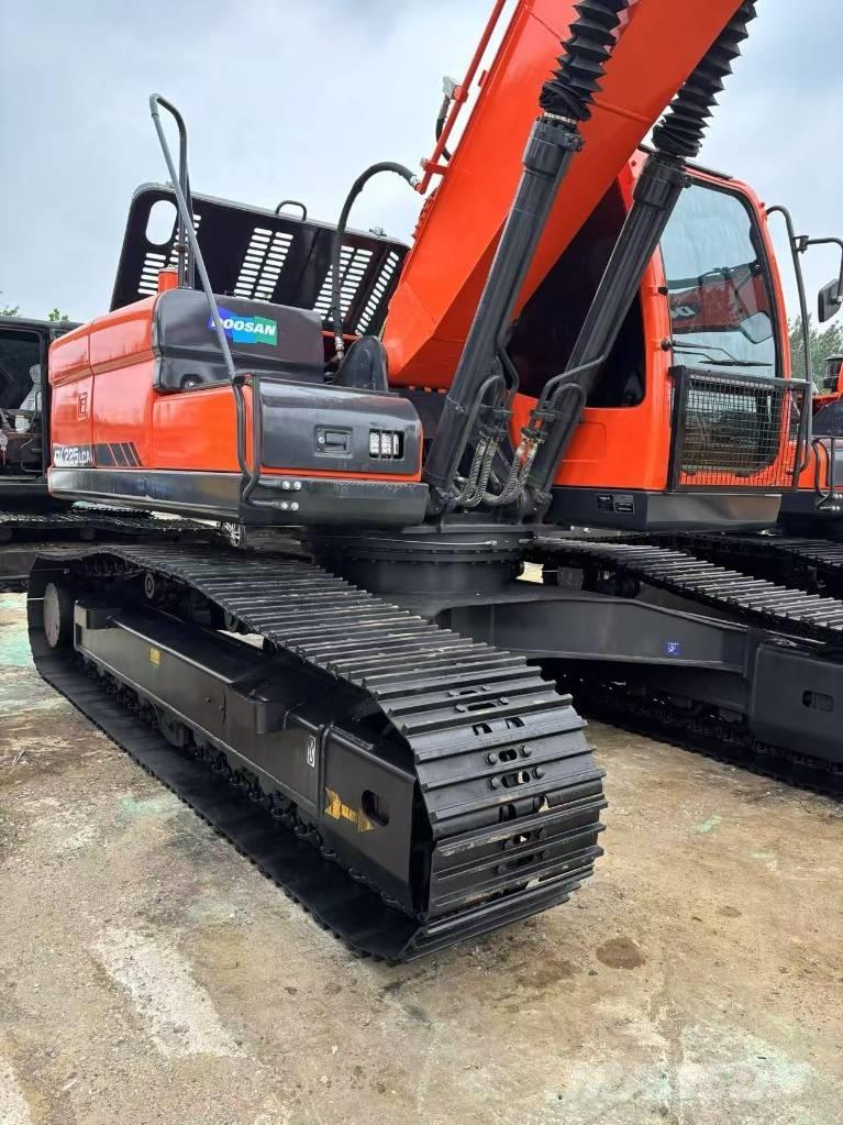 Doosan 225 LCA Kāpurķēžu ekskavatori