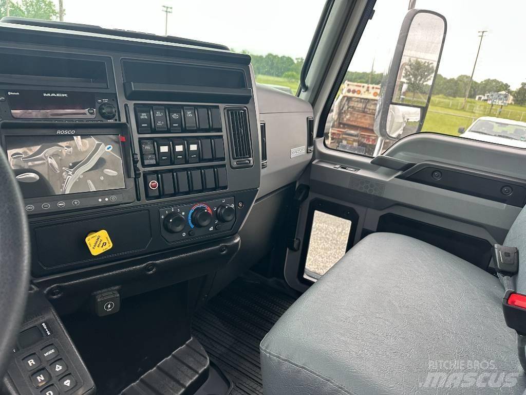 Mack MD7 Atkritumu izvešanas transports