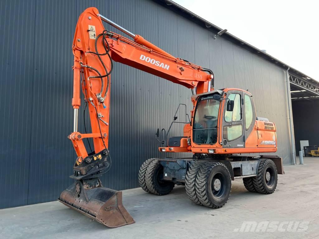 Doosan DX170W Ekskavatori uz riteņiem