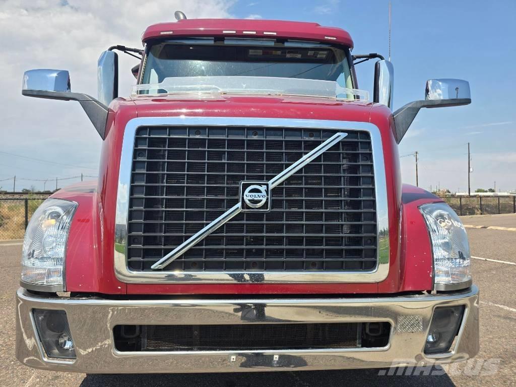 Volvo VNL 42 T300 Vilcēji