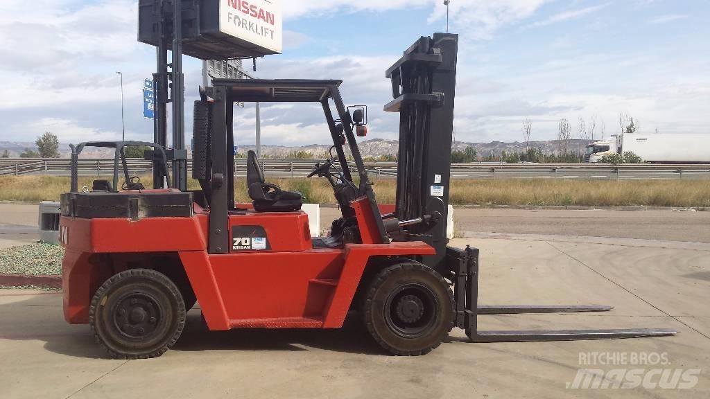 Nissan WF05H70U Tehnika ar dīzeļa dzinēju