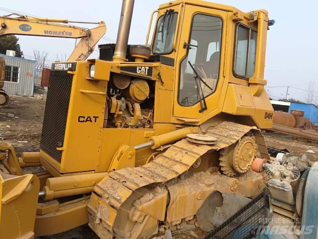 CAT D 4 H Kāpurķēžu buldozeri