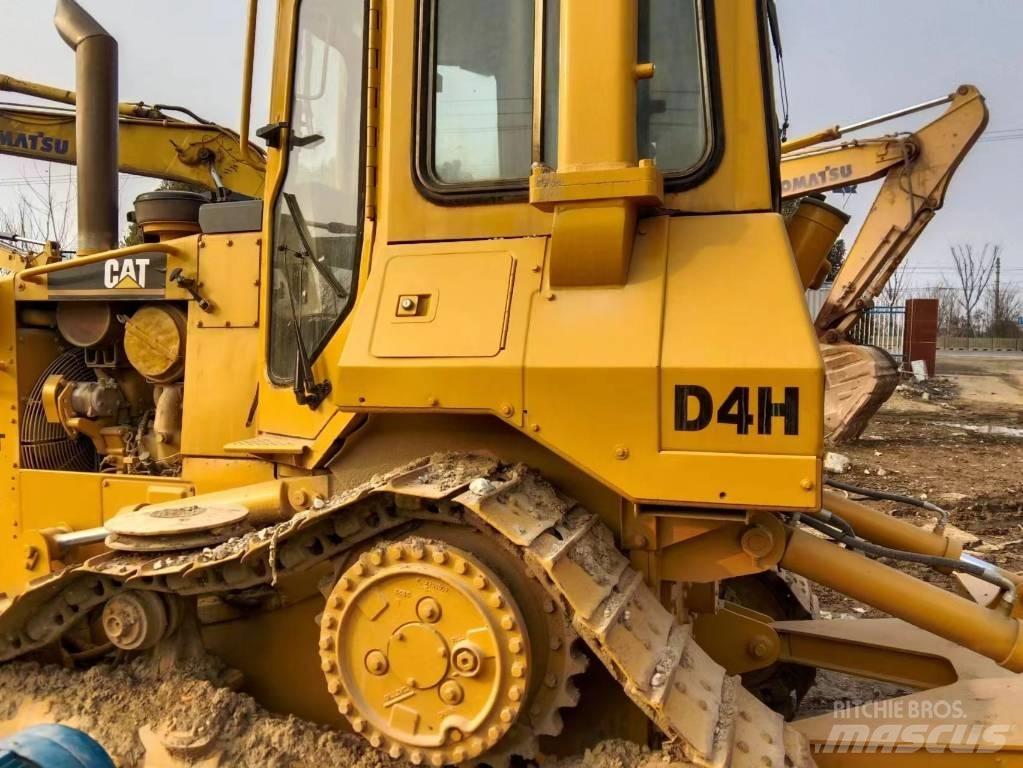 CAT D 4 H Kāpurķēžu buldozeri