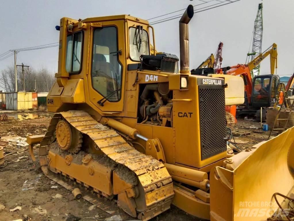 CAT D 4 H Kāpurķēžu buldozeri