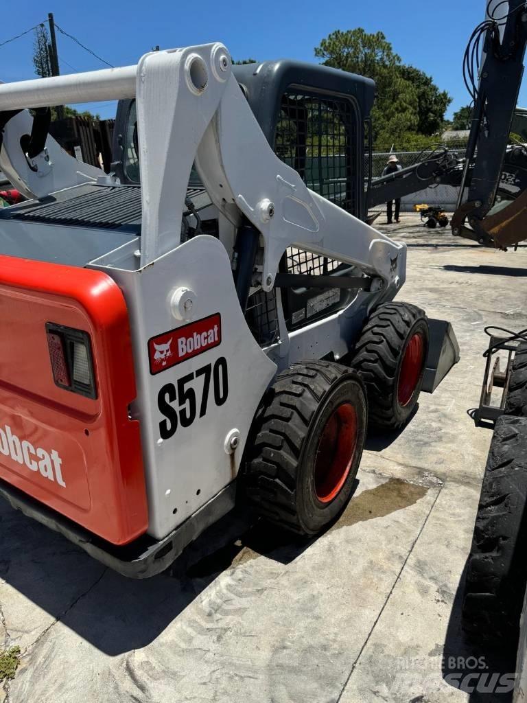 Bobcat S570 Lietoti riteņu kompaktiekrāvēji
