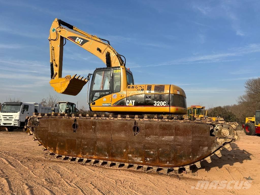 CAT 320 C L Amfībijas tipa ekskavatori