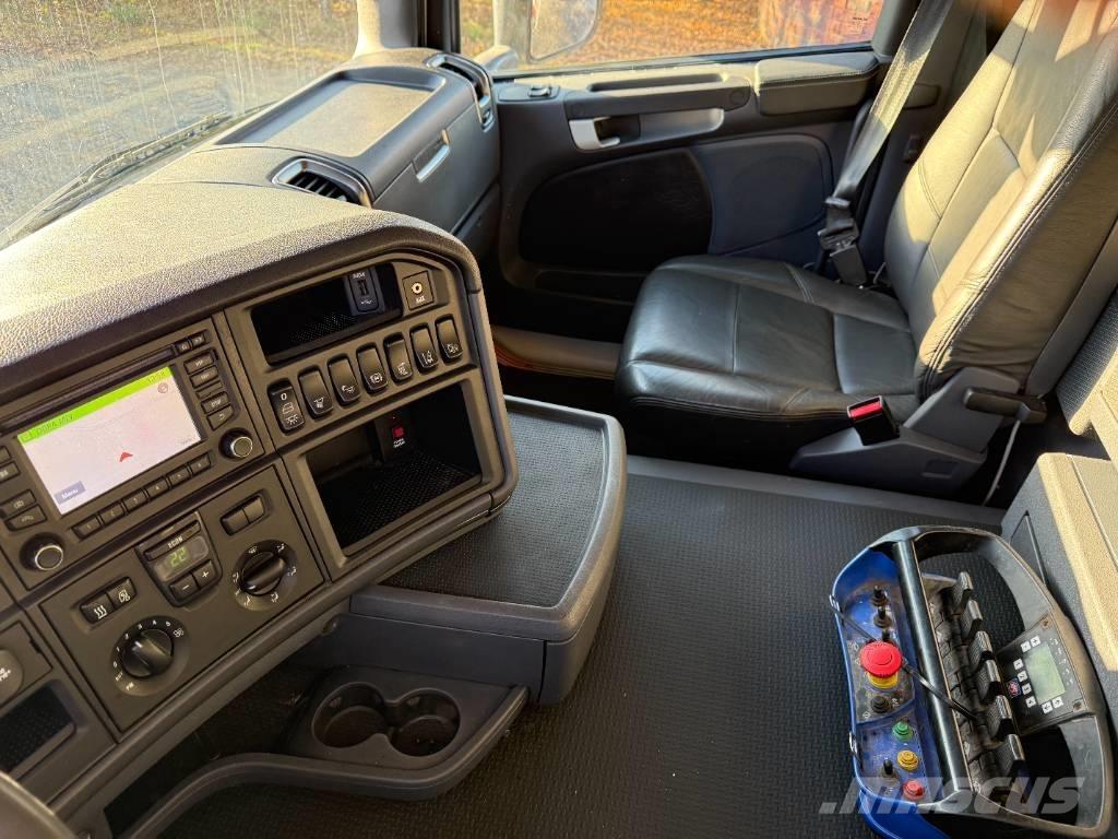 Scania G490 8x2 Kabeļu pacēlājs nomontējamām kravas mašīnām