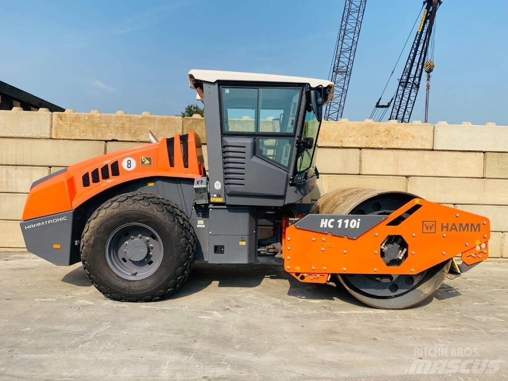 Hamm hc110 i Vienvalča grunts veltņi