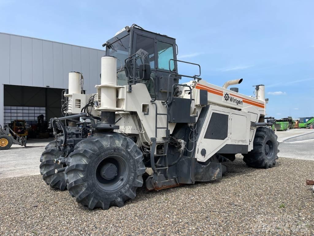 Wirtgen WR2500 Asfalta savācējs