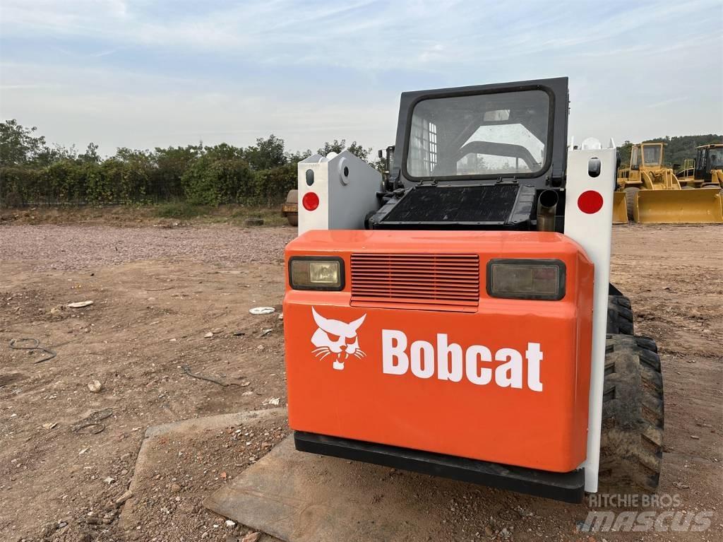 Bobcat S 300 Lietoti riteņu kompaktiekrāvēji