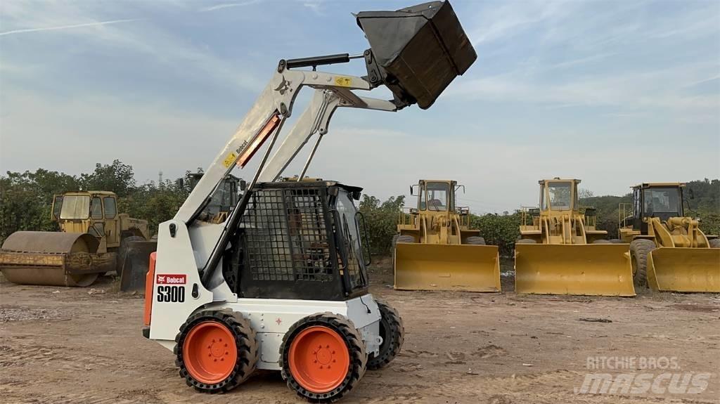 Bobcat S 300 Lietoti riteņu kompaktiekrāvēji