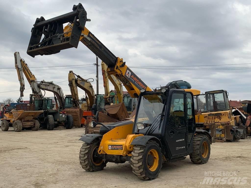 JCB 525-60 HI VIZ Lauksaimniecības pacēlāji