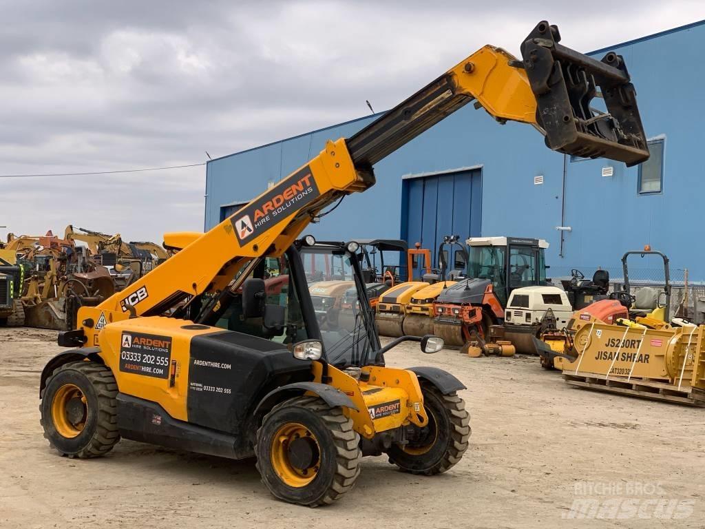 JCB 525-60 HI VIZ Lauksaimniecības pacēlāji