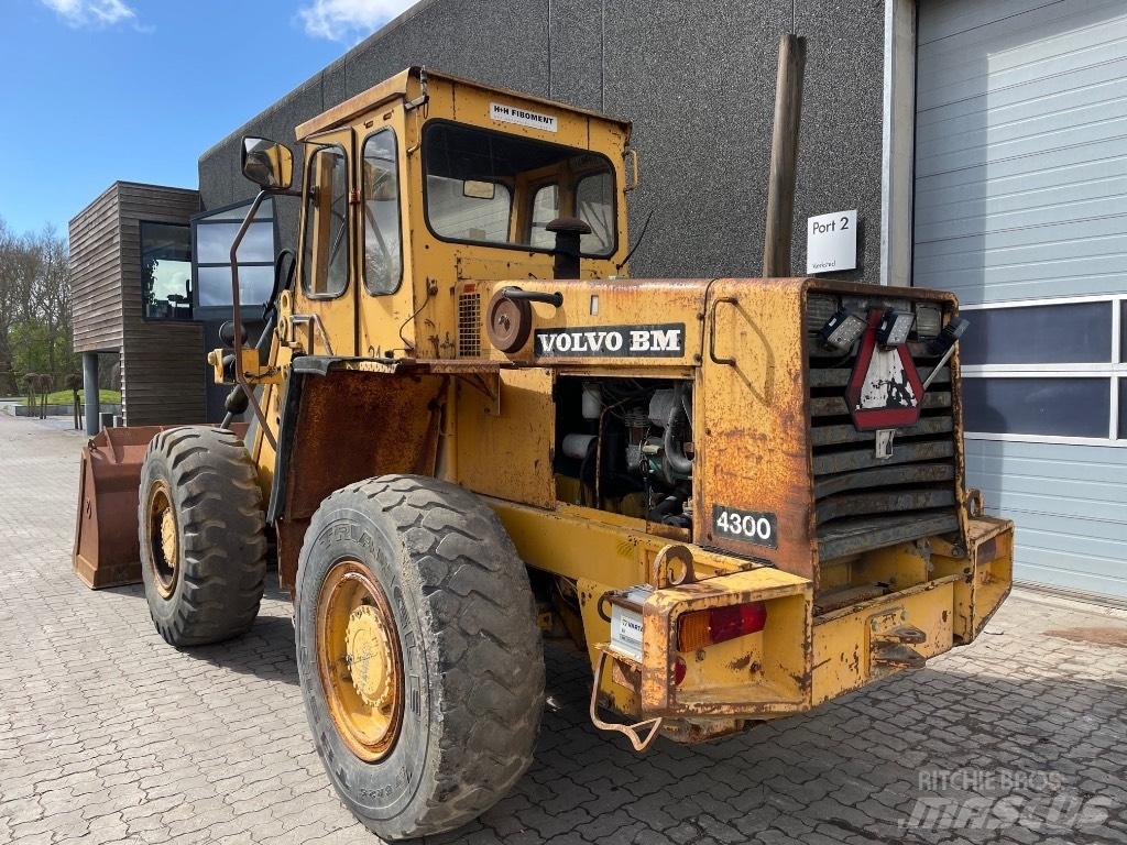 Volvo 4300 Iekrāvēji uz riteņiem