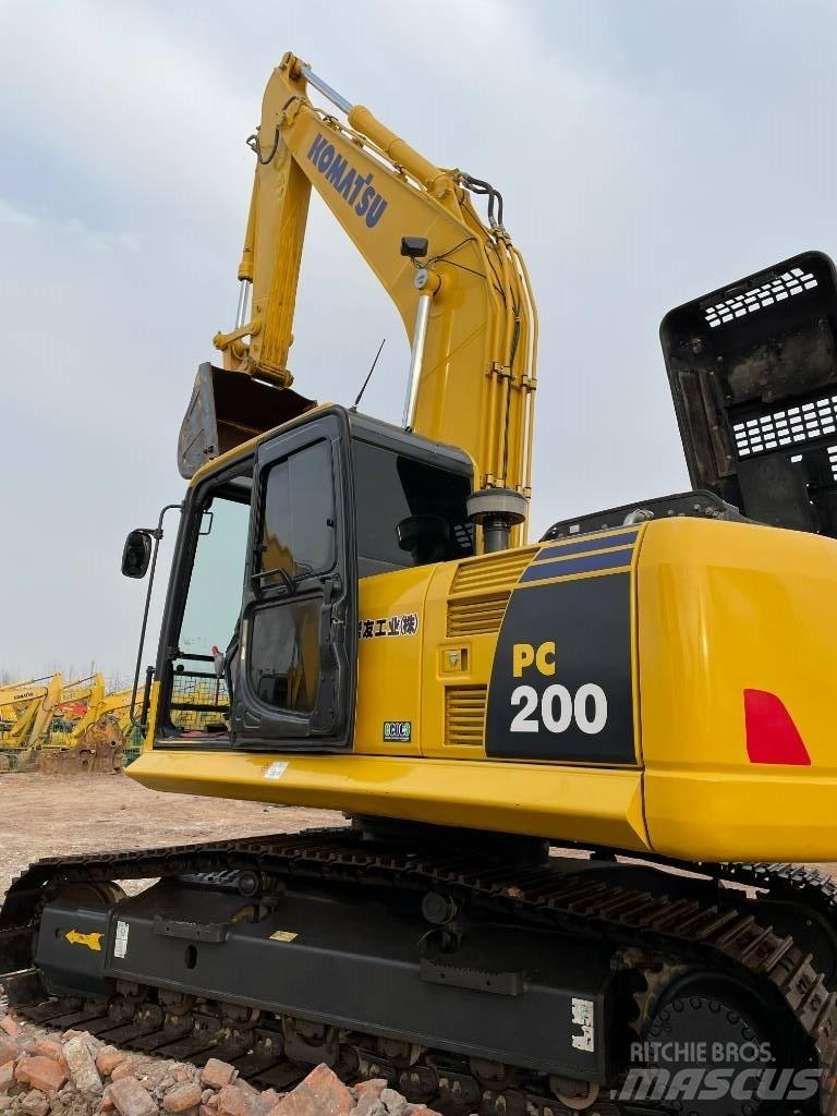 Komatsu 200-8 Kāpurķēžu ekskavatori