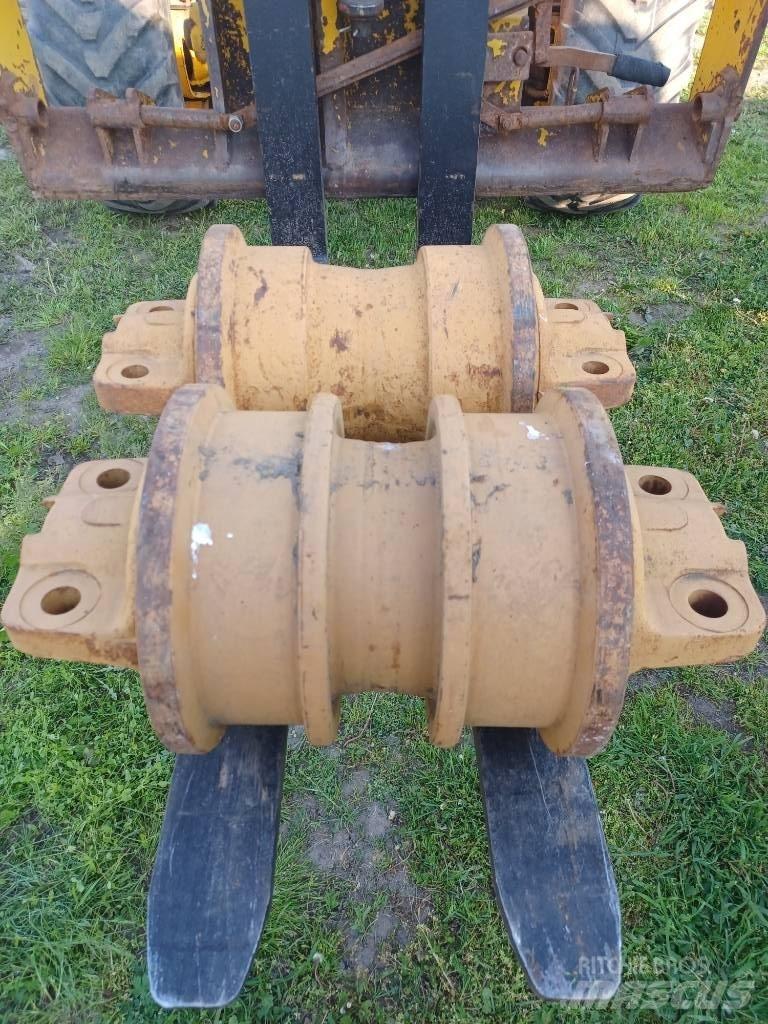 Komatsu D 155 Sliedes, ķēdes un šasija