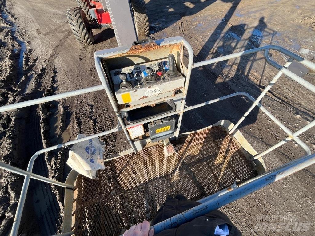 Manitou 200 ATJ Strēles pacēlāji
