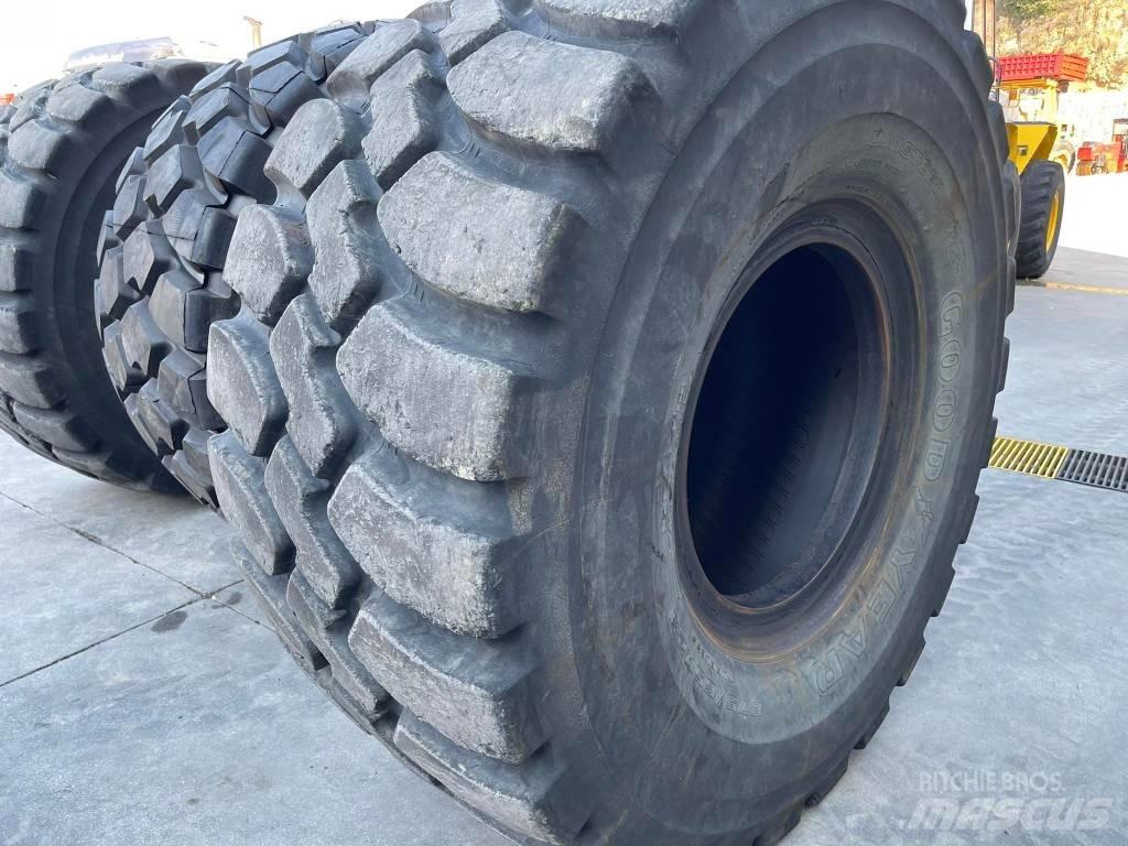 CAT 982M Iekrāvēji uz riteņiem