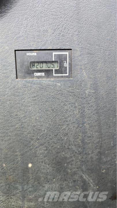 Hyundai Robex 300 LC Kāpurķēžu ekskavatori