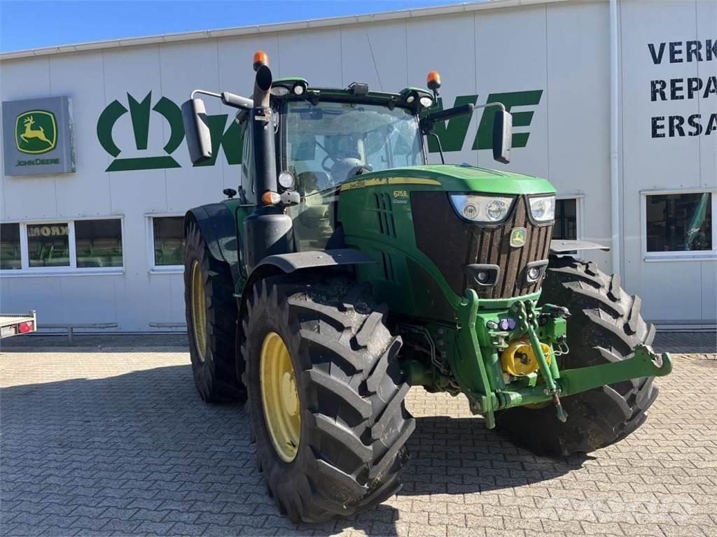 John Deere 6215R Traktori