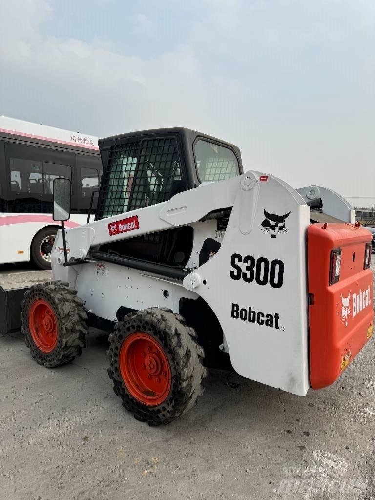 Bobcat S 300 Lietoti riteņu kompaktiekrāvēji