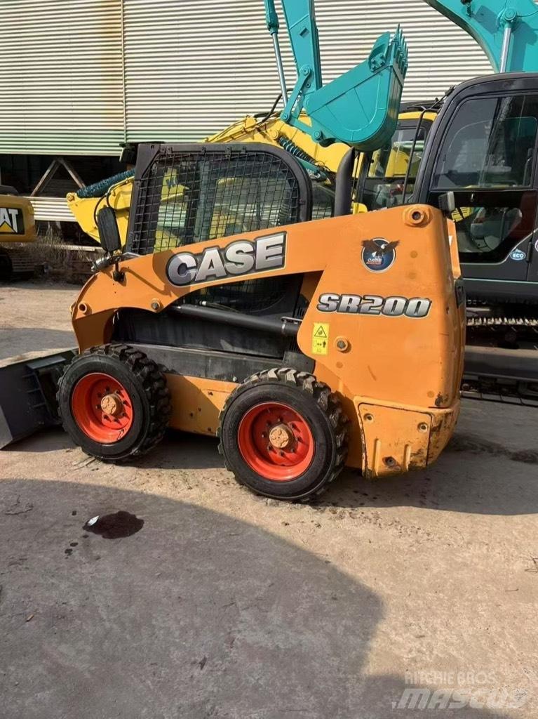CASE SR 200 Lietoti riteņu kompaktiekrāvēji
