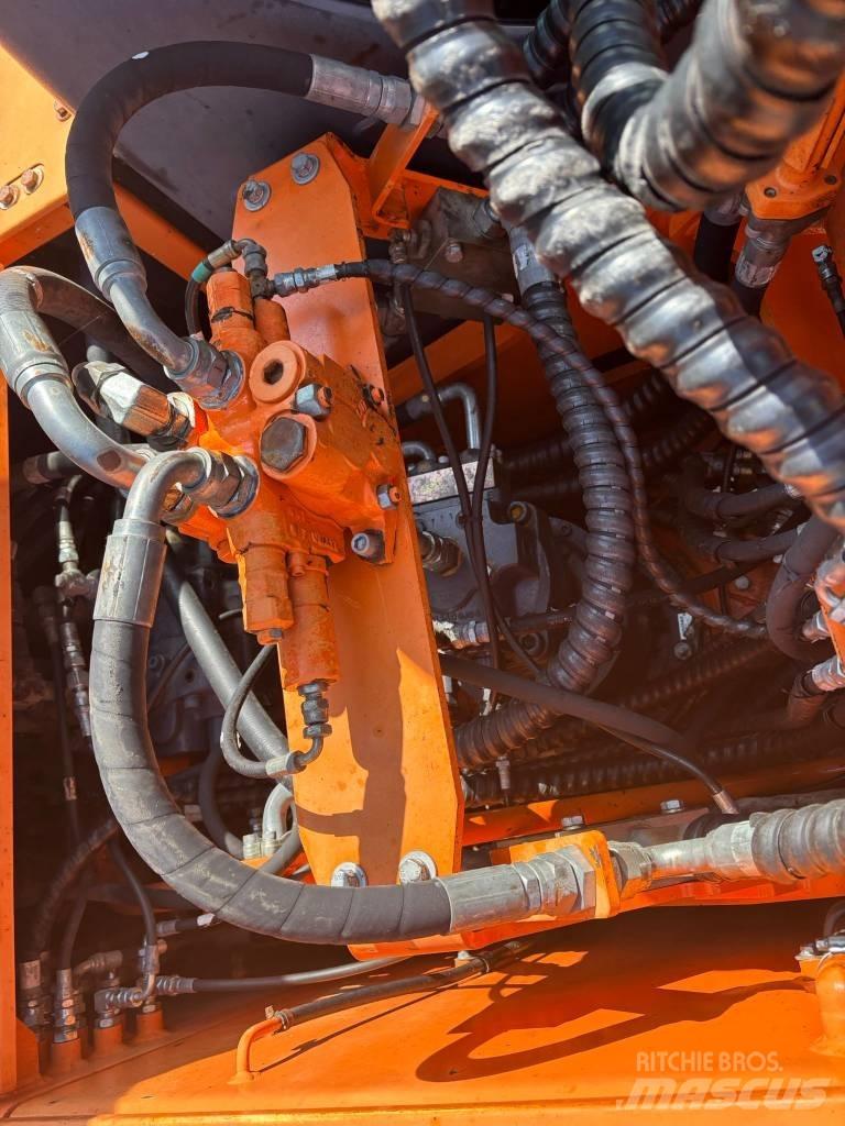 Doosan DX 210 W Ekskavatori uz riteņiem
