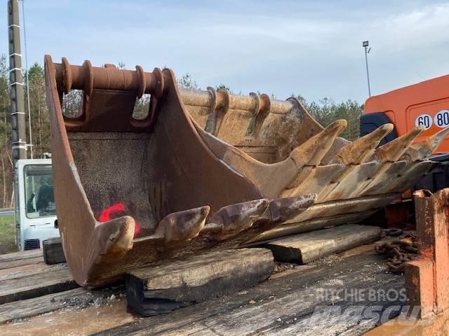 Komatsu PC 210 LC-8 Kāpurķēžu ekskavatori