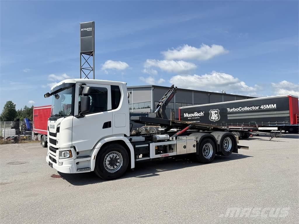 Scania G500 6X2 Treileri ar āķi