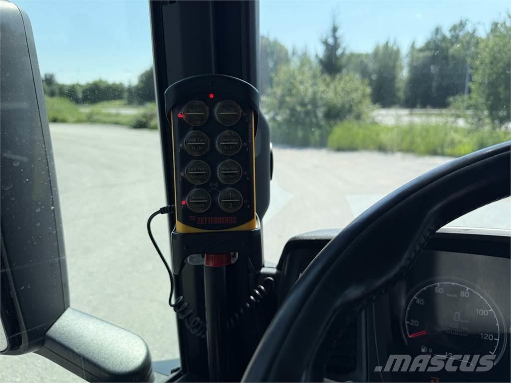 Scania G500 6X2 Treileri ar āķi