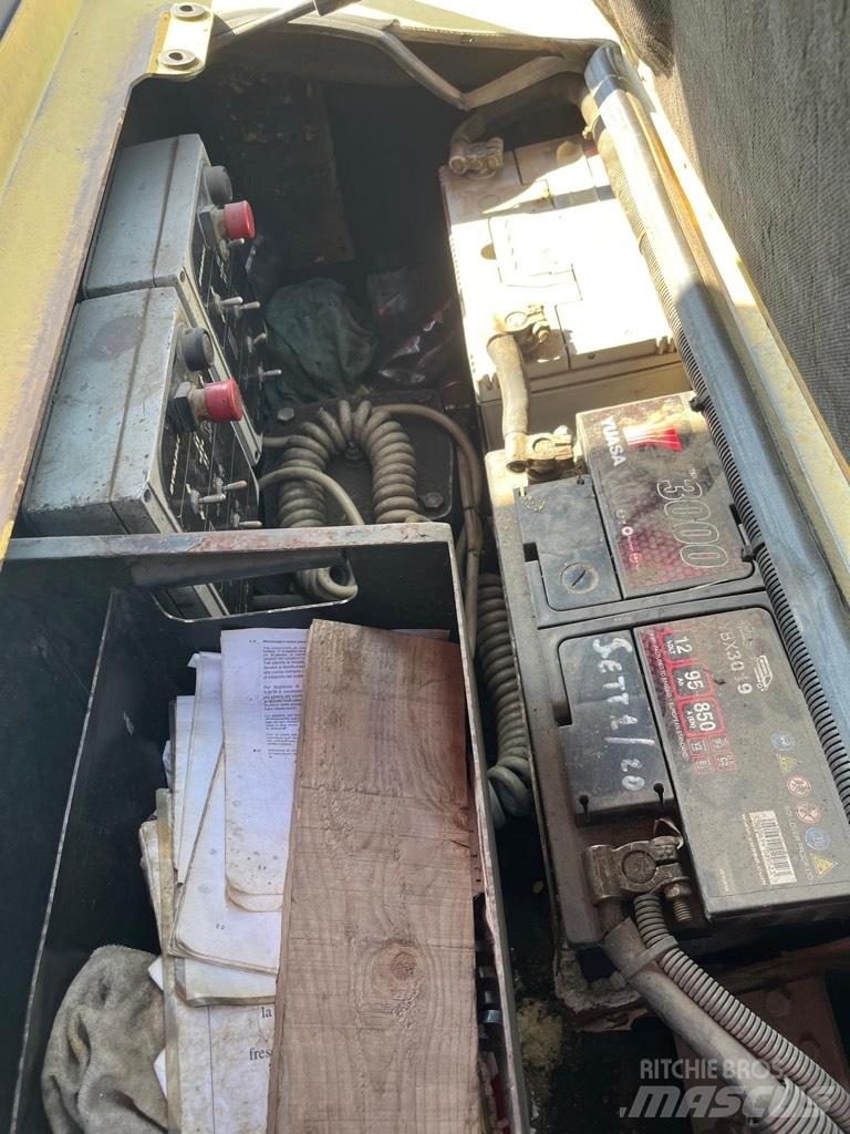 Dynapac F 141-4W/D Asfalta klājēji